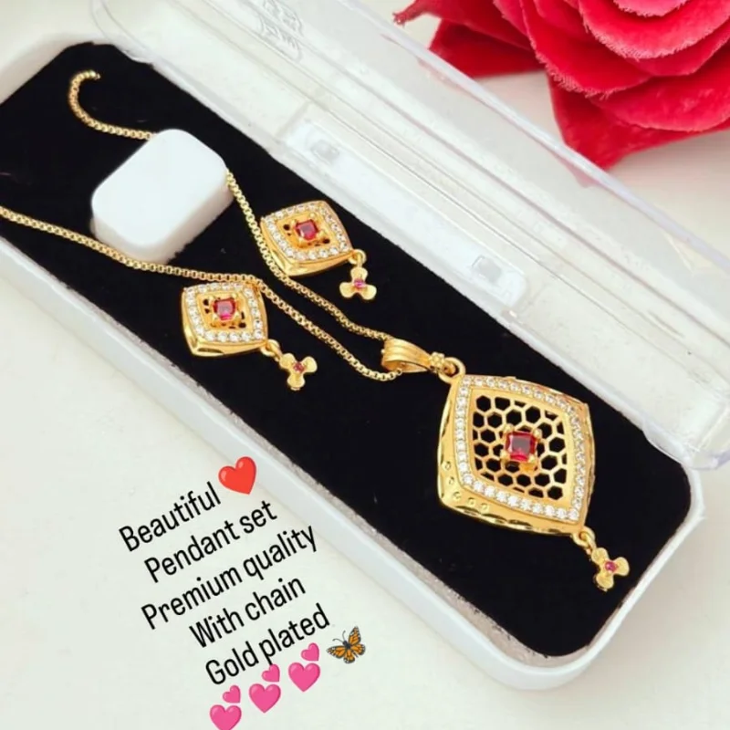 299 gj (21) Elegant Gold-Plated Honeycomb Lattice Pendant Set with Square Ruby and CZ Stones